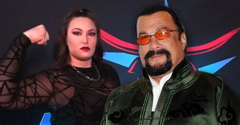 Steven Seagals daughter has first wrestling match。